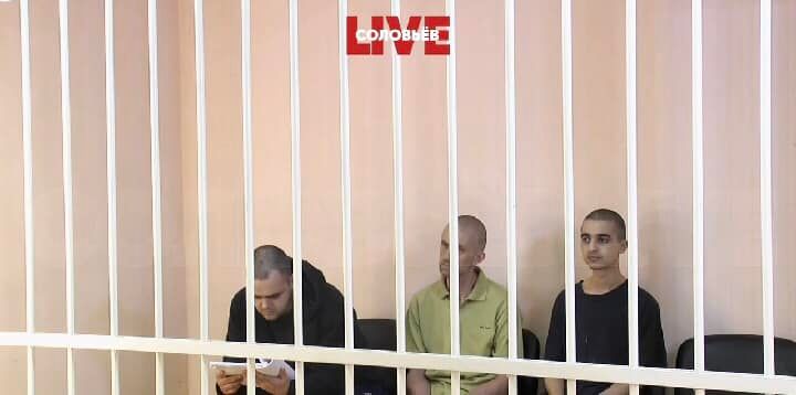 الطالب المغربي إبراهيم سعدون في قاعة محكمة روسية بعد أسره من طرف الجيش الروسي