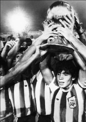 أول كأس العالم لمارادونا
